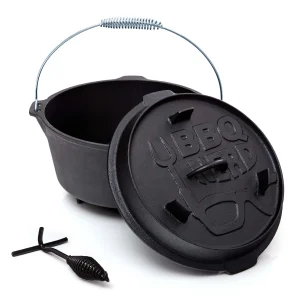 Null BBQ-Nerd© Dutch Oven “Professional” 7,3L Mit Ständer | Bereits Eingebrannt | Gusseisen Feuertopf Mit Deckel Und Integr. Bratpfanne und Deckelheber 13